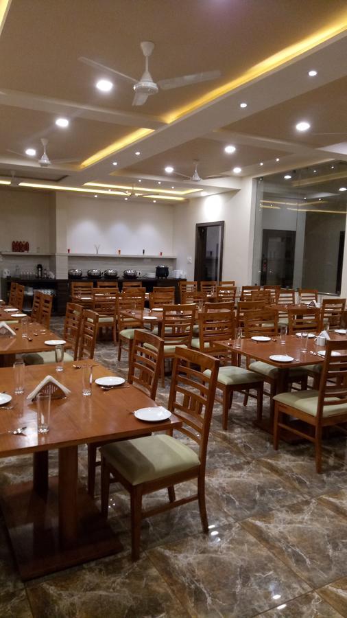 فندق Swati Svasti 3B Dwārka المظهر الخارجي الصورة